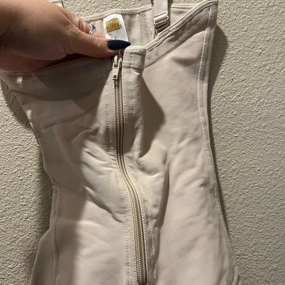 Shape-wear.